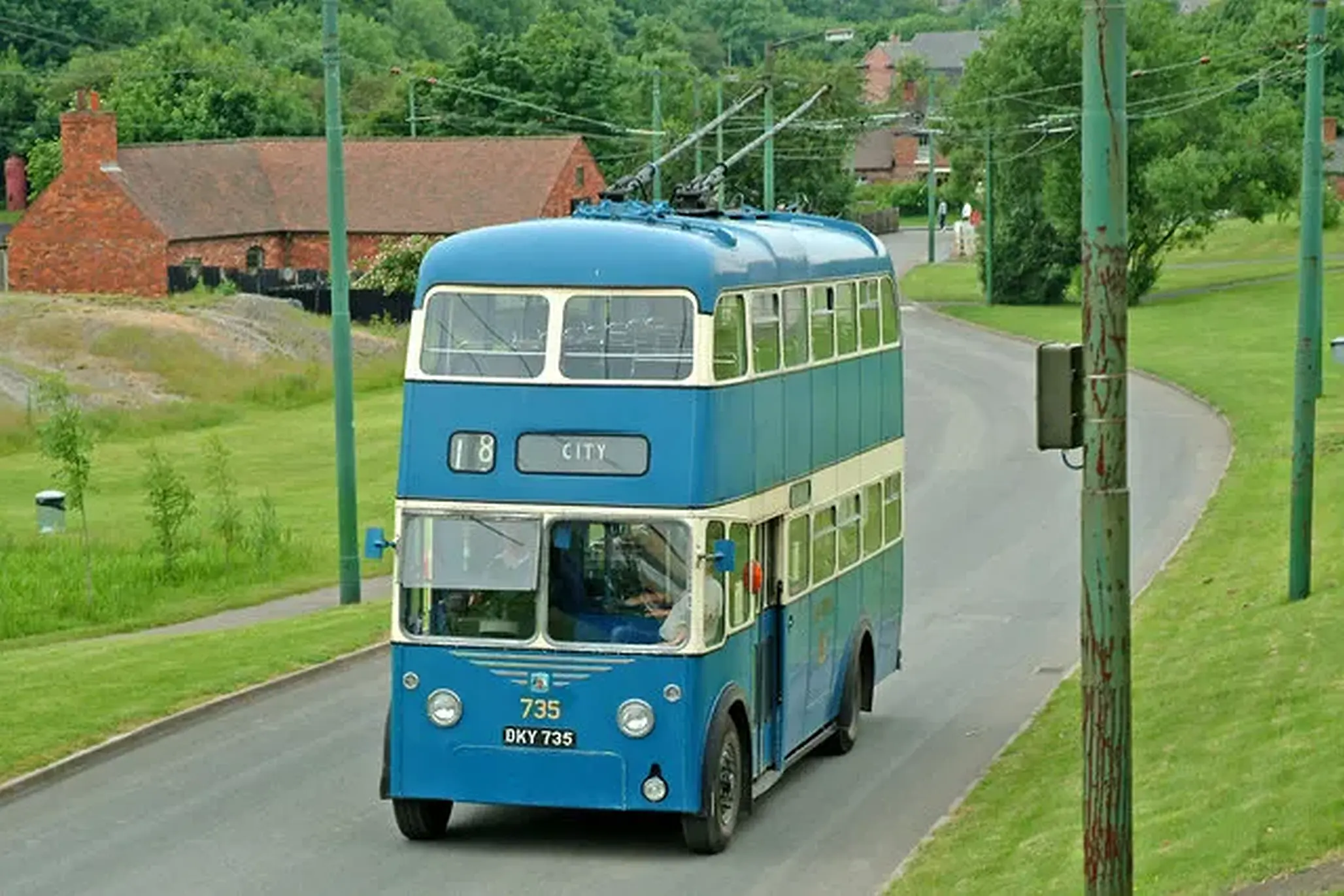 Bradford trolleybus no.735 (1946)