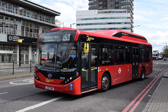 2021_Alexander_Dennis_Enviro_200_EV_(52814168759))