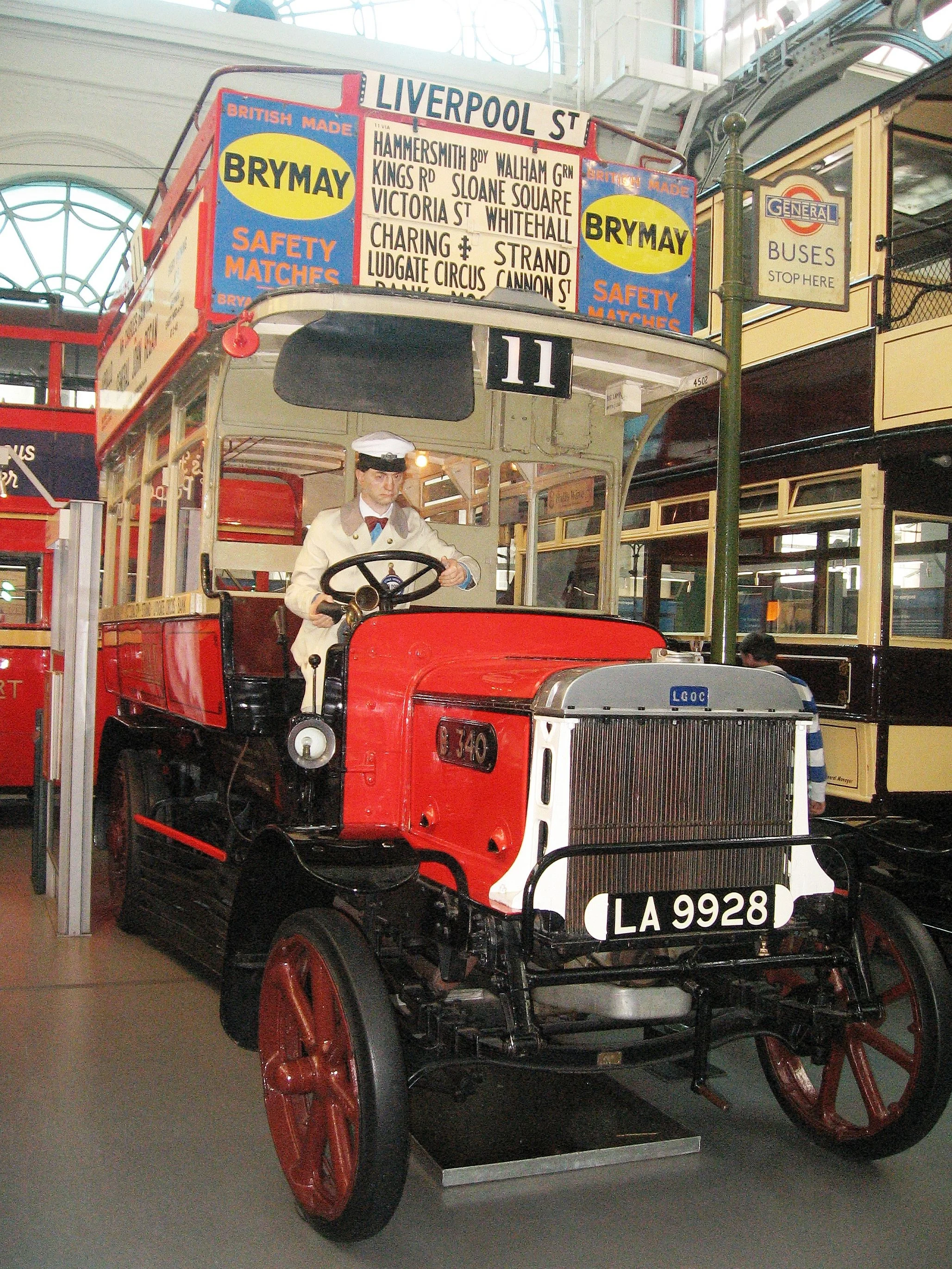 B-type bus B340 London Transport Museum)