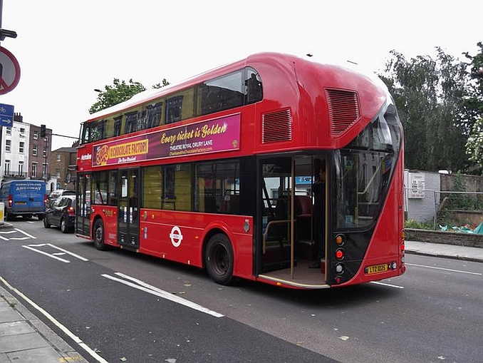 Metroline_bus_LT25_(LTZ_1025),_route_24,_23_June_201)